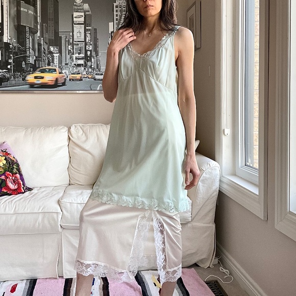 Mint green lace detail slip - Picture 2 of 13